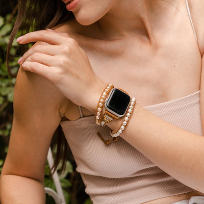 Apple Watch Armband Süßwasserperlen Anmutig Freundin Schmuck Damenmode Elegantes Design Hochwertig Handgefertigt Stilvoll Accessoire Edles Geschenk Modisch Perlenarmband Uhrschmuck