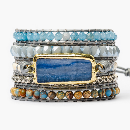 Enveloping healing topaz bracelet