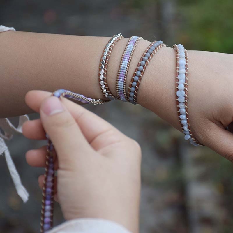 Paarse boho zomerarmband