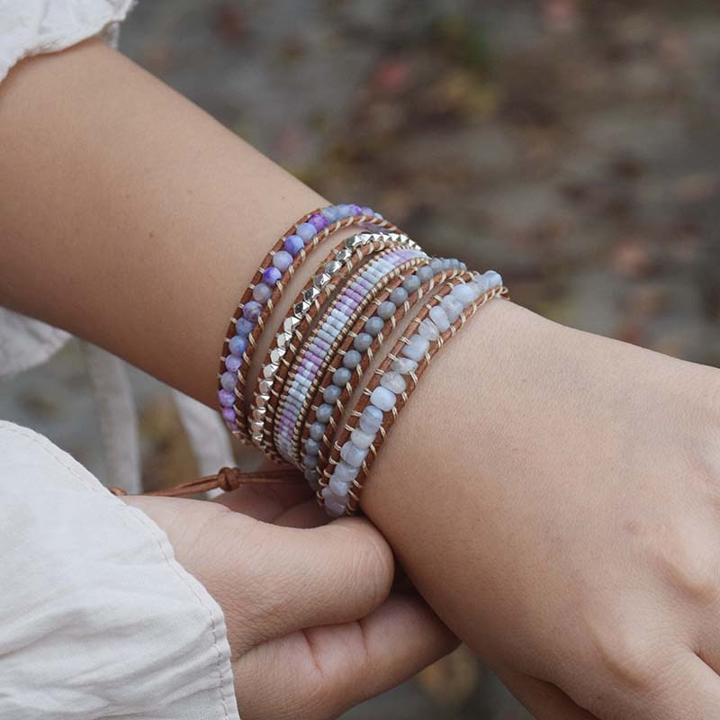 Paarse boho zomerarmband