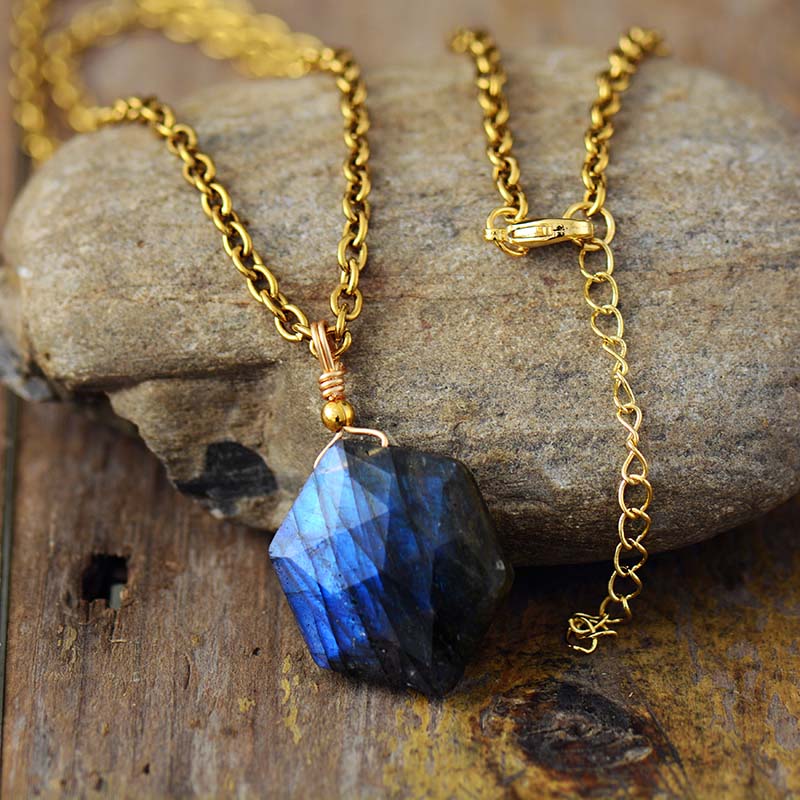 Charming labradorite necklace