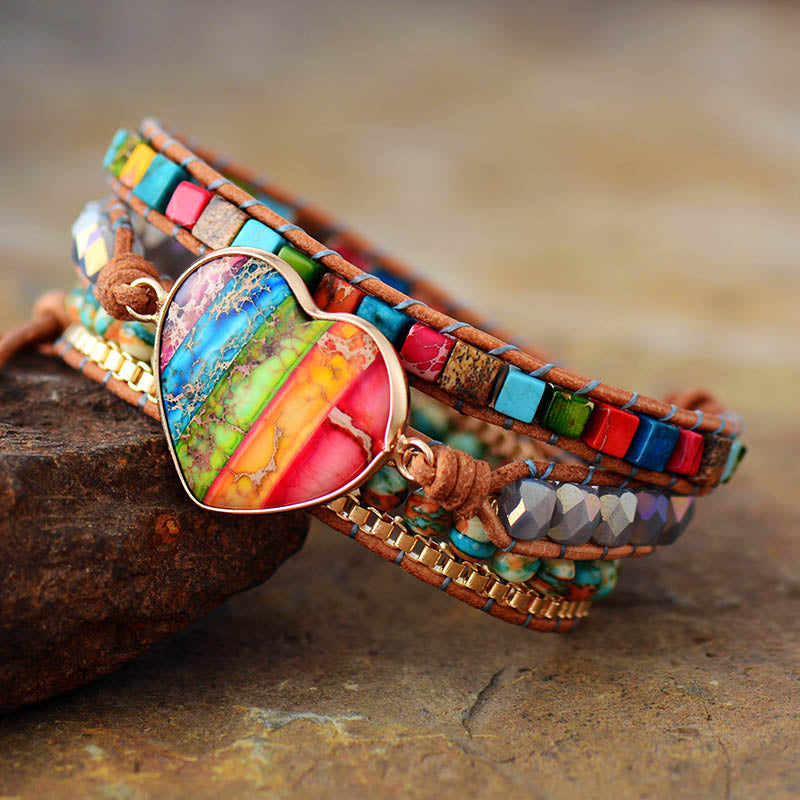 Enveloping bracelet to protect the vibrating chakra