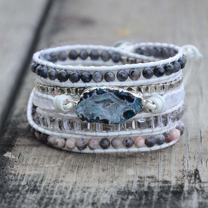 Bracelet enroulé en labradorite blanche